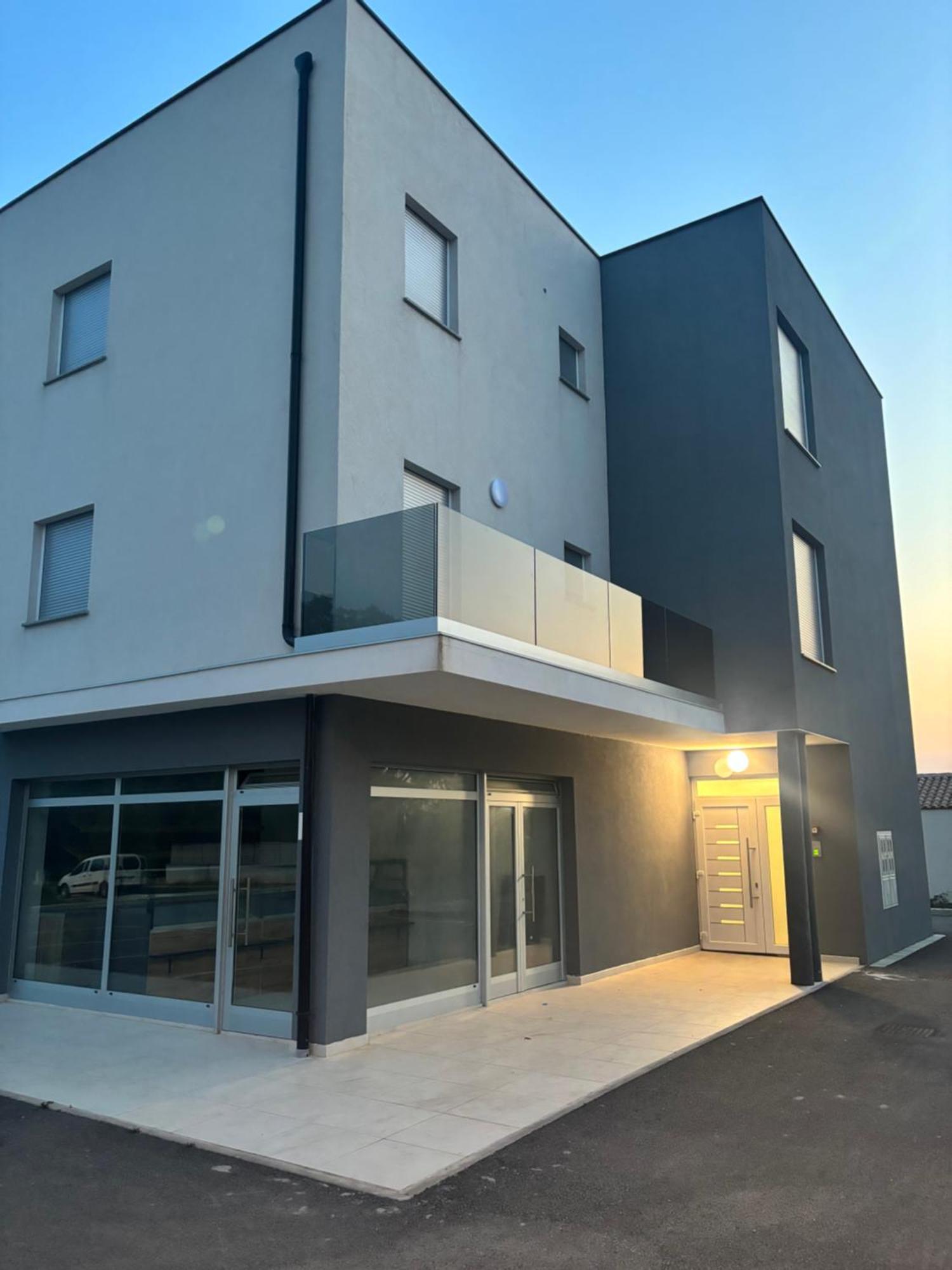 Apartman Tini 1 *